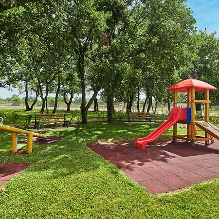 Cozy In With Outdoor Swimming Pool Apartman *