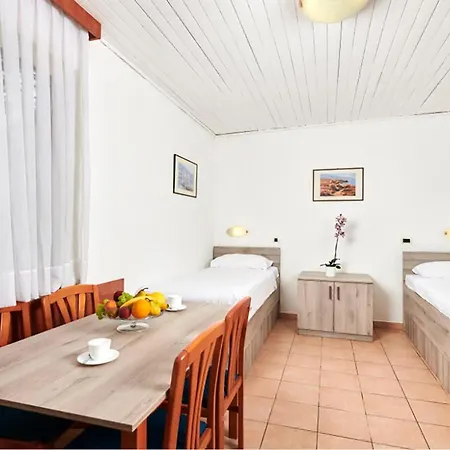 Cozy In With Outdoor Swimming Pool Umag